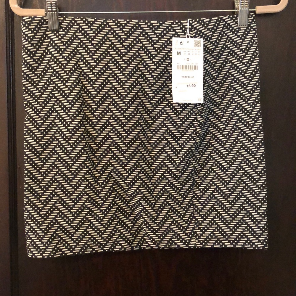 NWT H&M Mini Skirt - Black/White